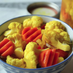 Carrots and cauliflower in a bowl